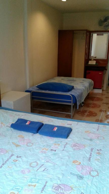 Miggy Guest House (Adults Only) Бангкок Екстер'єр фото