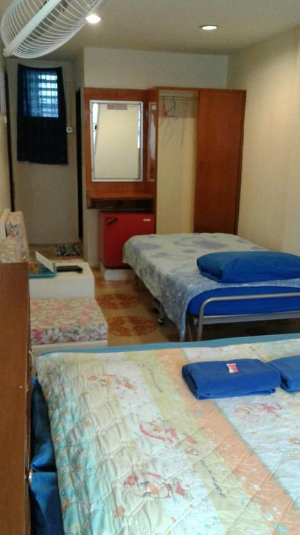 Miggy Guest House (Adults Only) Бангкок Екстер'єр фото