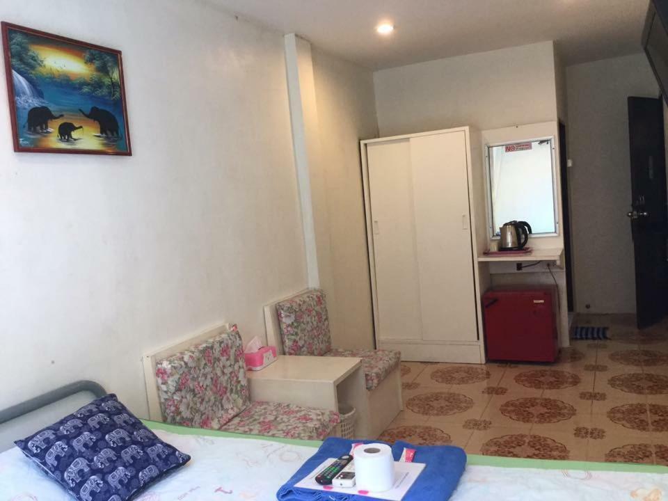 Miggy Guest House (Adults Only) Бангкок Екстер'єр фото